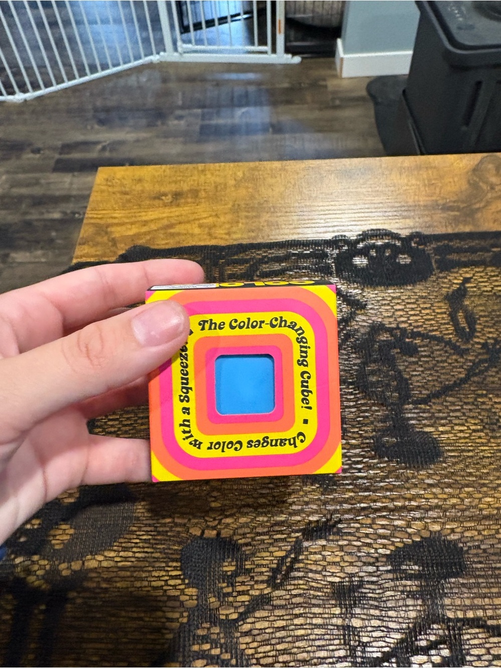 Color-Changing Sensory Cube Toy - Blue and Pink